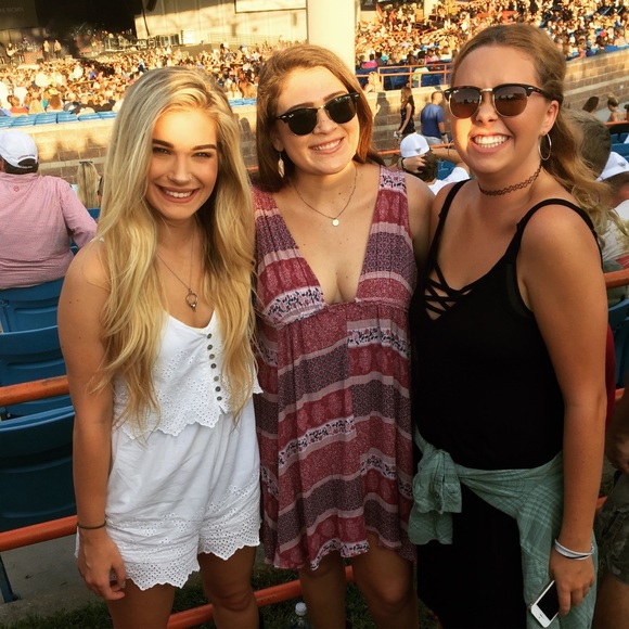 Meet your Posher, Bailey Jane - Picture 5 of 12